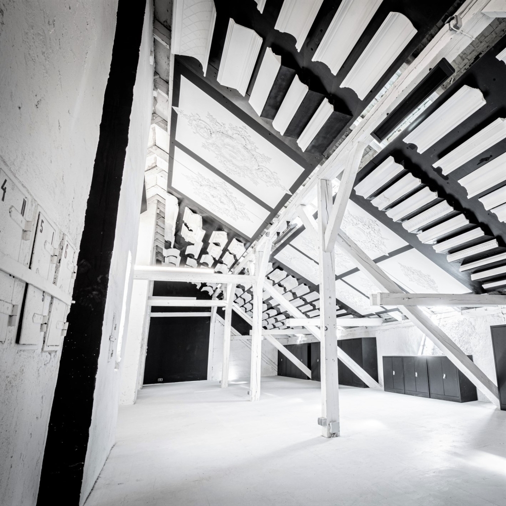 ArchiCover صالة العرض | العلية الأمامية